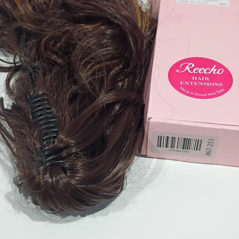 24” Wavy Claw Clip Ponytail • Dark Brown‎ w/ Highlights • Synthetic Extension